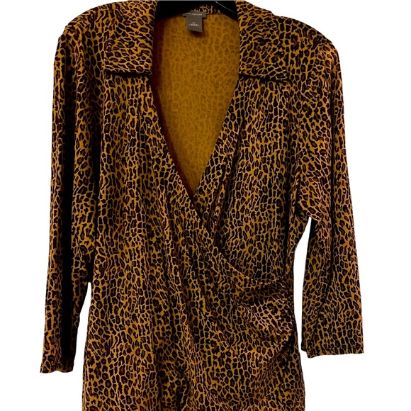 Classic yet sexy mock wrap - Picture 1 of 4